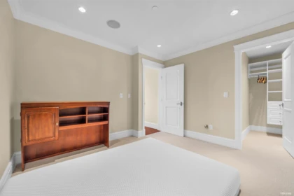 Hallway Photo of 2562 Garden Court, West Vancouver, BC