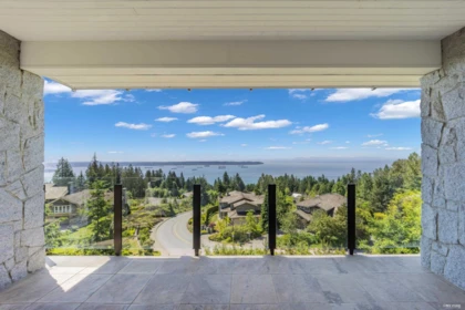 Hot Tub / Spa Photo of 2562 Garden Court, West Vancouver, BC