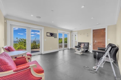 Mudroom Photo of 2562 Garden Court, West Vancouver, BC