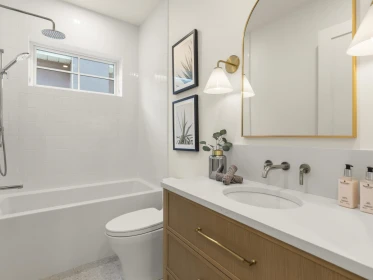 Guest Bathroom Photo of 1 2848 W 19th Avenue, Vancouver, BC
