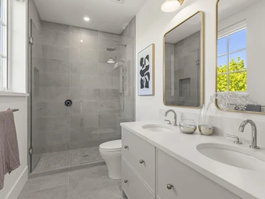 Primary Bathroom Photo of 1 2848 W 19th Avenue, Vancouver, BC