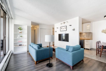 902 4105 Imperial Street, Burnaby, BC, Burnaby — Apartment/Condo for sale