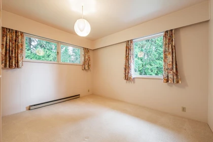 Powder Room Photo of 2847 Mathers Avenue, West Vancouver, BC