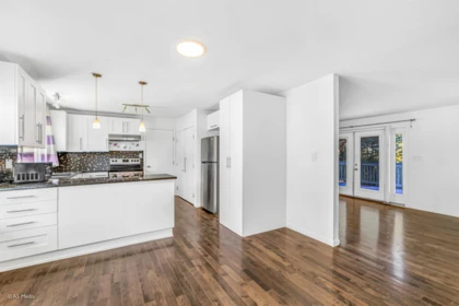 Kitchen Island Photo of 34388 Russet Place, Abbotsford, BC