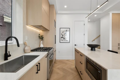 Guest Bathroom Photo of 1 3637 E 46th Avenue, Vancouver, BC