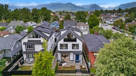 Backyard Photo of 2371 Adanac Street, Vancouver, BC