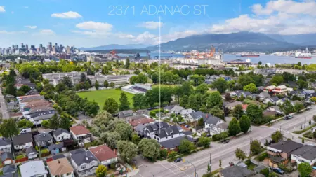 Garden / Landscaping Photo of 2371 Adanac Street, Vancouver, BC