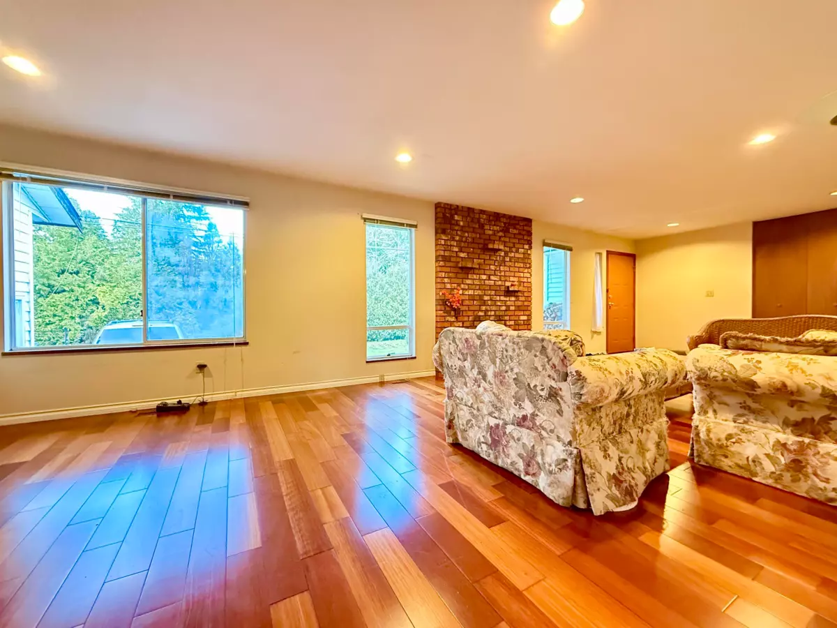 Dining Area Photo of 18572 76 Avenue, Surrey, BC