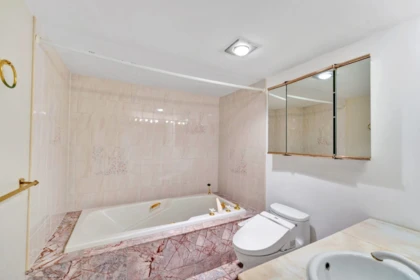 Entry Foyer Photo of 203 1675 Hornby Street, Vancouver, BC