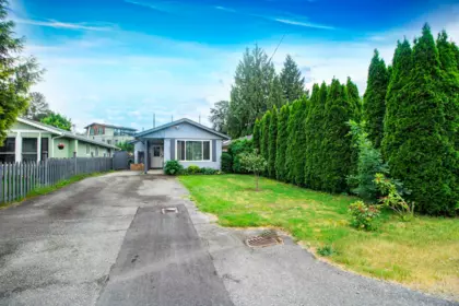 Breakfast Nook Photo of 807 Greene Street, Coquitlam, BC