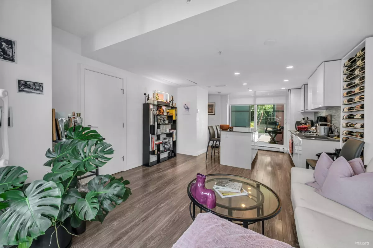 Family Room Photo of 513 1283 Howe Street, Vancouver, BC