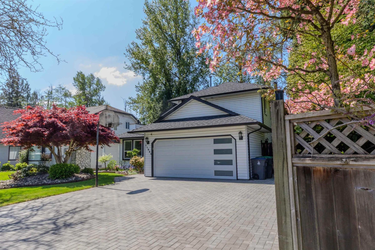 Living Room Photo of 11083 153a Street, Surrey, BC
