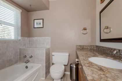 Entry Foyer Photo of 11083 153a Street, Surrey, BC