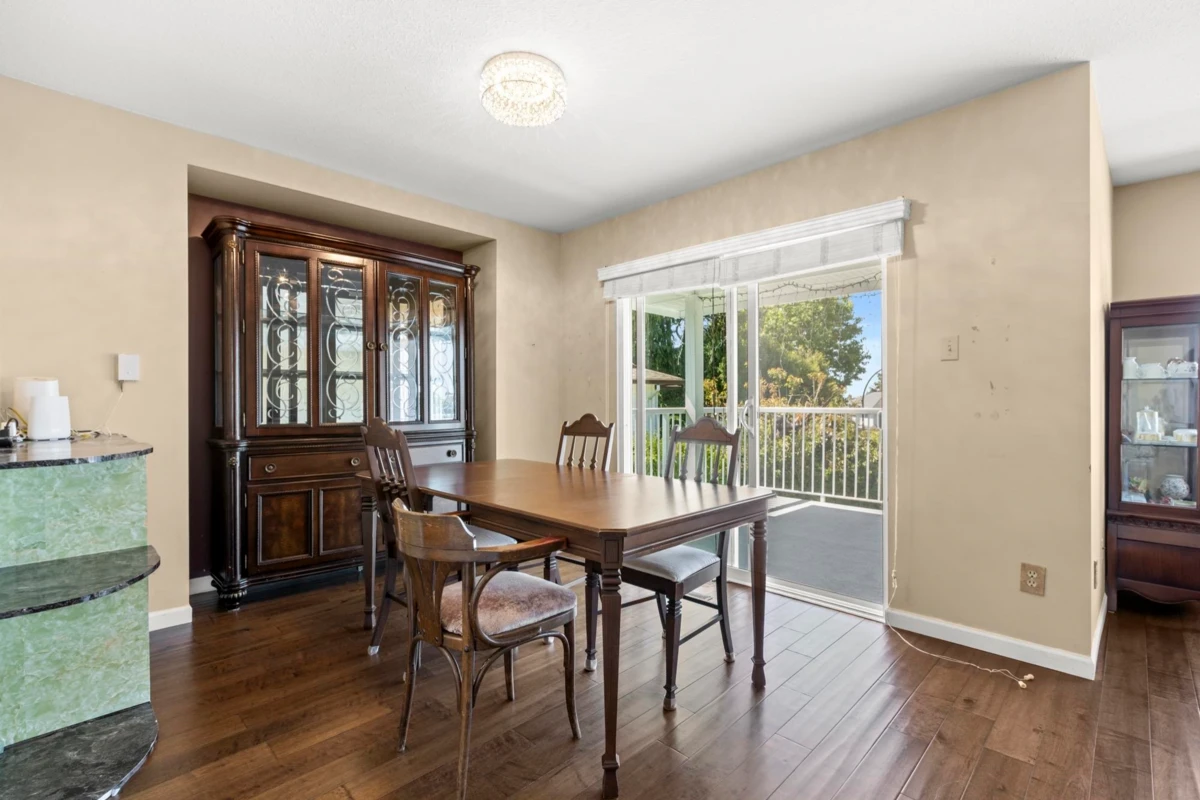 Dining Area Photo of 956 161a Street, Surrey, BC