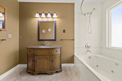 Guest Bathroom Photo of 956 161a Street, Surrey, BC