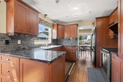 Kitchen Photo of 956 161a Street, Surrey, BC