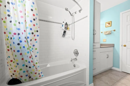 Laundry Room Photo of 956 161a Street, Surrey, BC