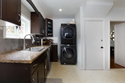 Primary Bathroom Photo of 524 Second Street, New Westminster, BC