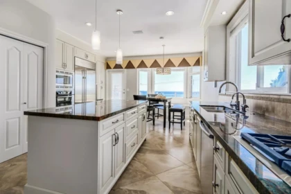 Kitchen Island Photo of 2417 Skilift Road, West Vancouver, BC