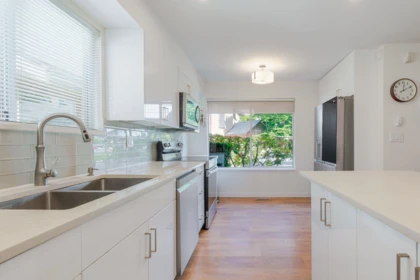 Guest Bathroom Photo of 16 901 W 17th Street, North Vancouver, BC