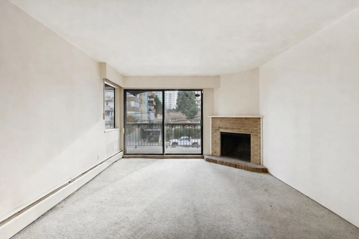 Living Room Photo of 205 707 Hamilton Street, New Westminster, BC
