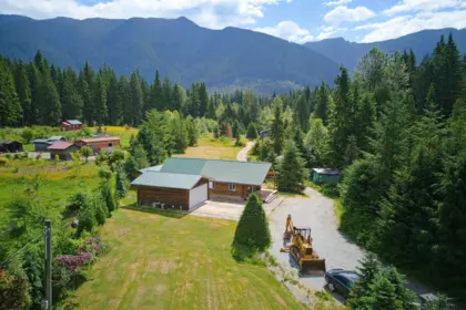 Hot Tub / Spa Photo of 12880 Burns Road, Mission, BC