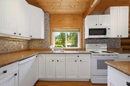 Kitchen Island Photo of 12880 Burns Road, Mission, BC
