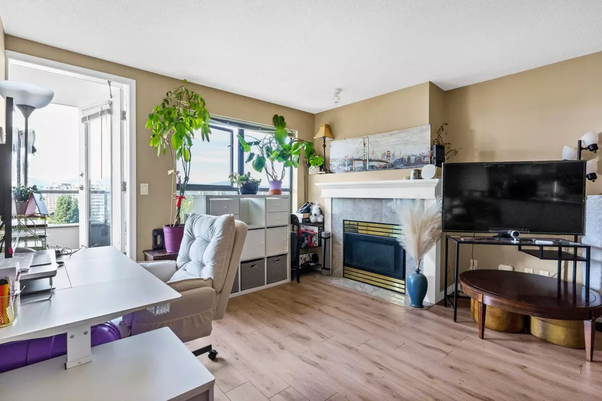 Living Room Photo of 1303 6611 Cooney Road, Richmond, BC