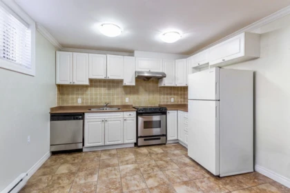 Basement Recreation Room Photo of 6533 193b Street, Surrey, BC