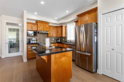 Kitchen Island Photo of 6533 193b Street, Surrey, BC