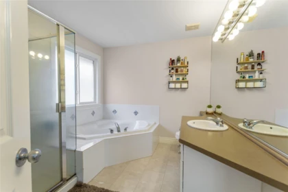 Primary Bathroom Photo of 6533 193b Street, Surrey, BC