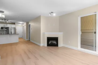 218 6800 Eckersley Road, Richmond, BC, Richmond — Apartment/Condo for sale