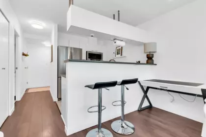 Kitchen Island Photo of 1601 1331 Alberni Street, Vancouver, BC