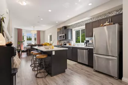 Breakfast Nook Photo of 6 32501 Fraser Crescent, Mission, BC