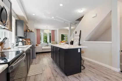 Kitchen Photo of 6 32501 Fraser Crescent, Mission, BC