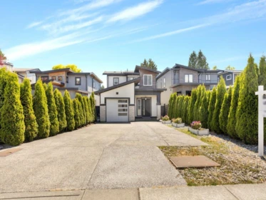 15456 Russell Avenue, White Rock, BC, White Rock — Single Family Residence for sale