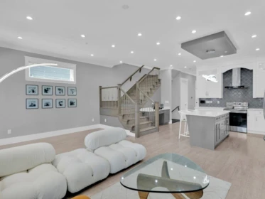 Kitchen Island Photo of 15456 Russell Avenue, White Rock, BC
