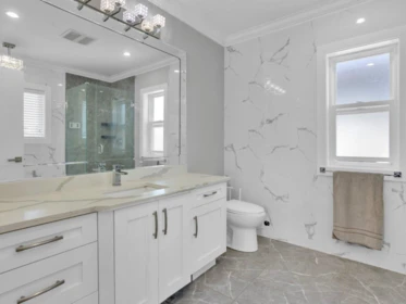 Laundry Room Photo of 15456 Russell Avenue, White Rock, BC