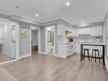Mudroom Photo of 15456 Russell Avenue, White Rock, BC
