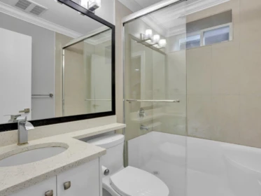 Powder Room Photo of 15456 Russell Avenue, White Rock, BC
