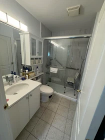 Primary Bathroom Photo of 302 688 E 56th Avenue, Vancouver, BC