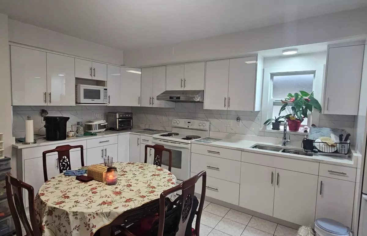Family Room Photo of 5350 Cecil Street, Vancouver, BC