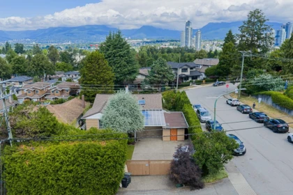 Garden / Landscaping Photo of 3896 Elmwood Street, Burnaby, BC