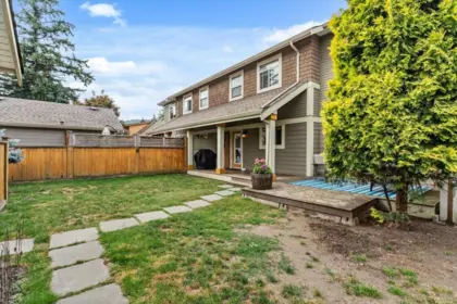 Garden / Landscaping Photo of 5976 Matsqui Street, Chilliwack, BC
