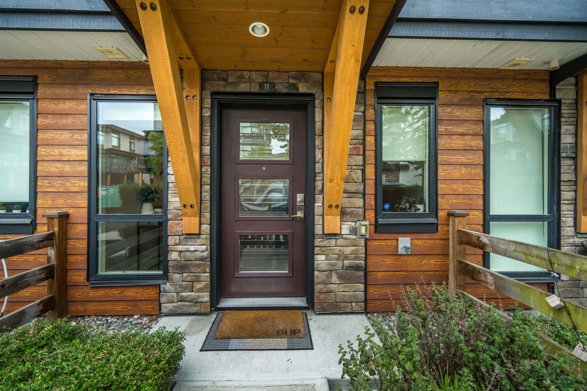 Family Room Photo of 11 16488 64 Avenue, Surrey, BC