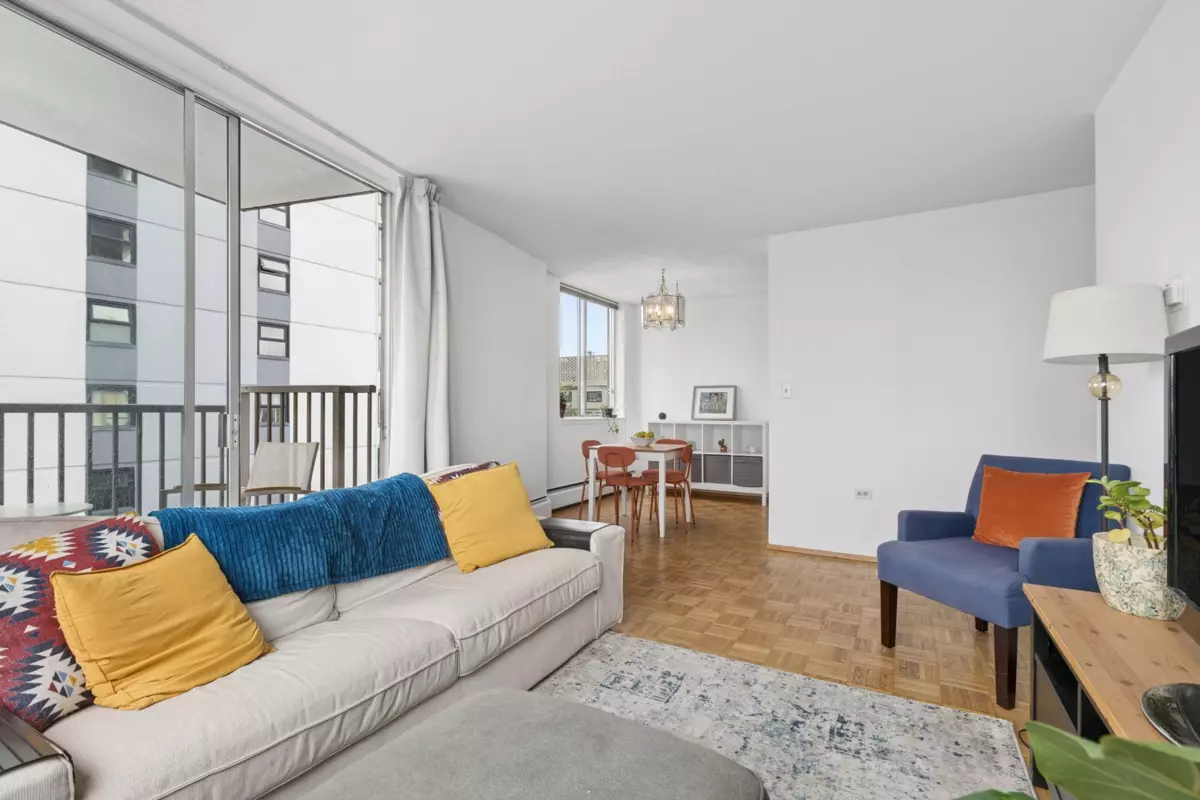 Family Room Photo of 1004 1251 Cardero Street, Vancouver, BC