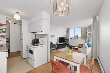 Kitchen Island Photo of 1004 1251 Cardero Street, Vancouver, BC