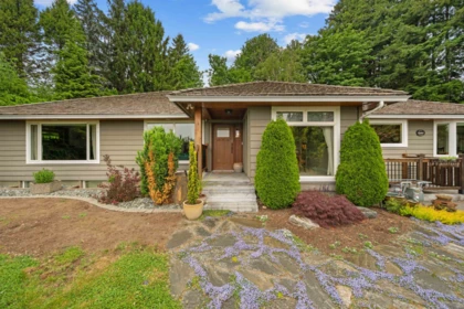 Kitchen Photo of 8054 Sykes Street, Mission, BC