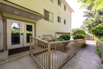 201 33839 Marshall Road, Abbotsford, BC, Abbotsford — Apartment/Condo for sale