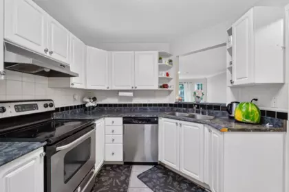 Primary Bathroom Photo of 215 7151 121 Street, Surrey, BC
